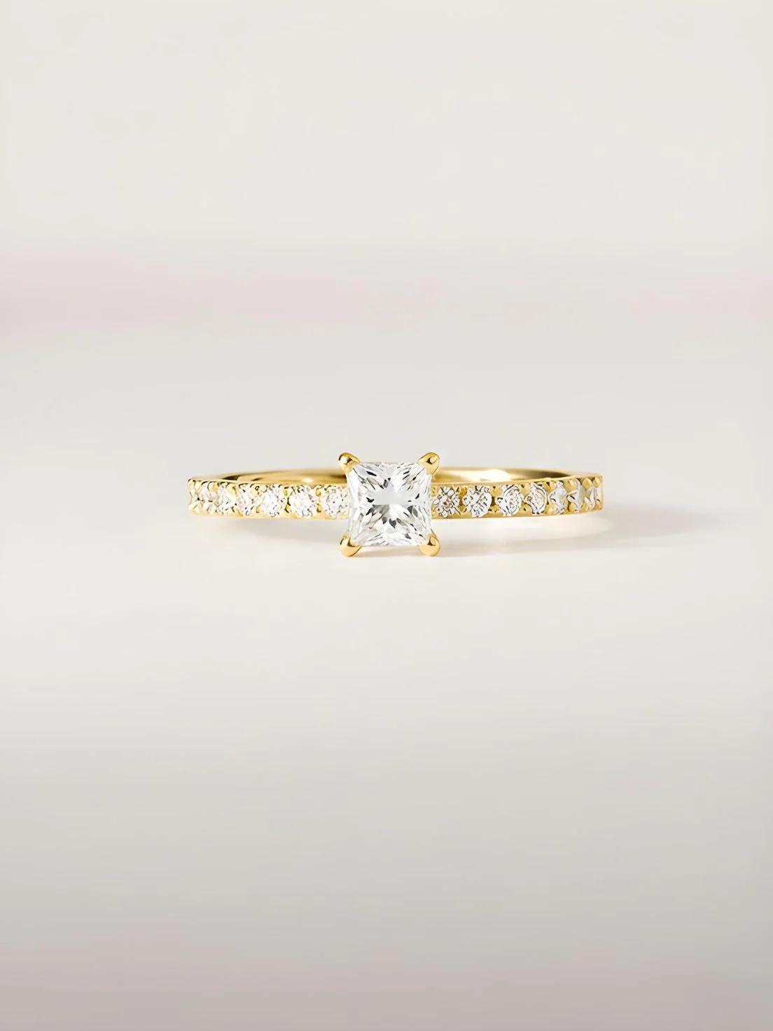 Ring Lily | Luxe